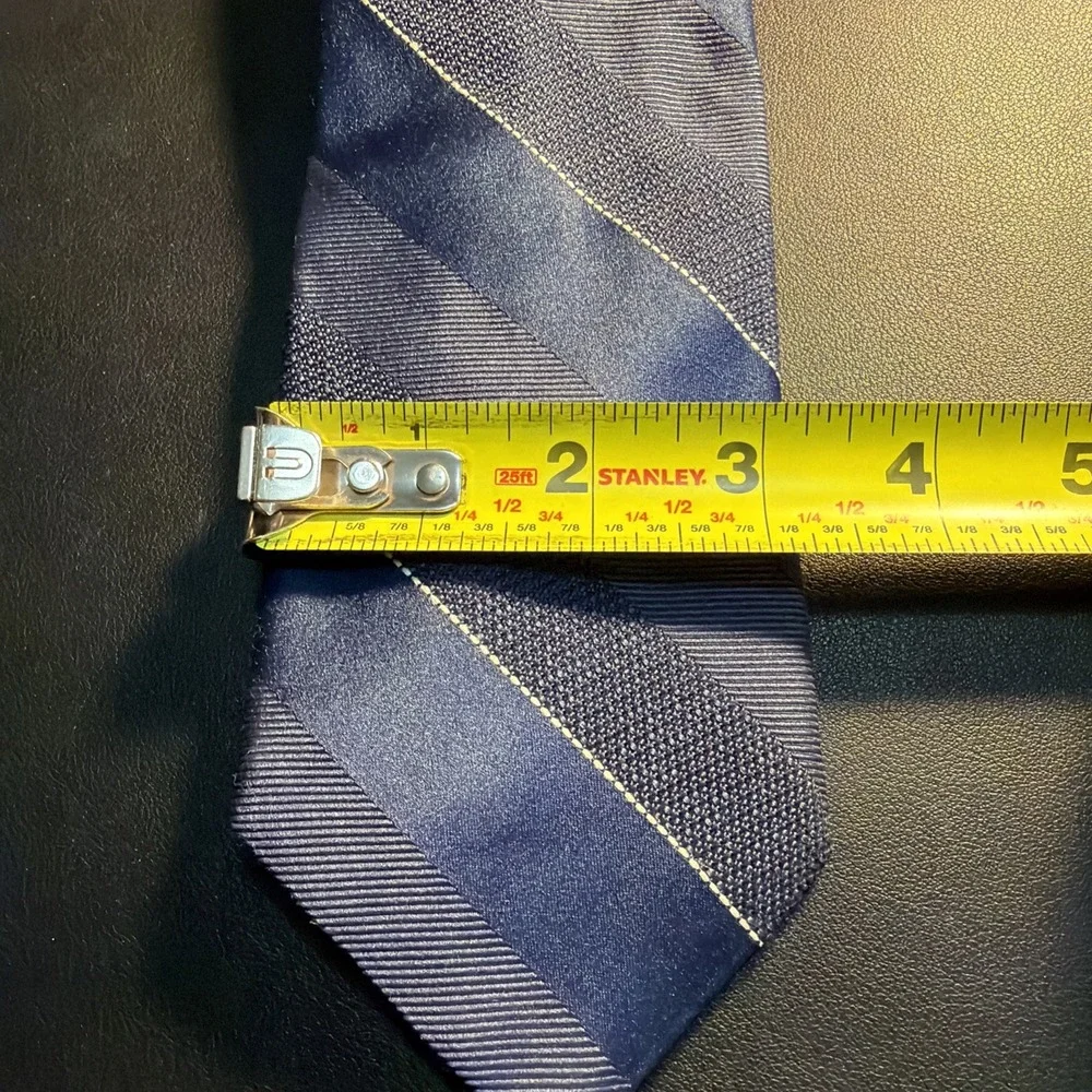 Brooks Brothers Makers And Merchants Navy Striped Silk Tie!
